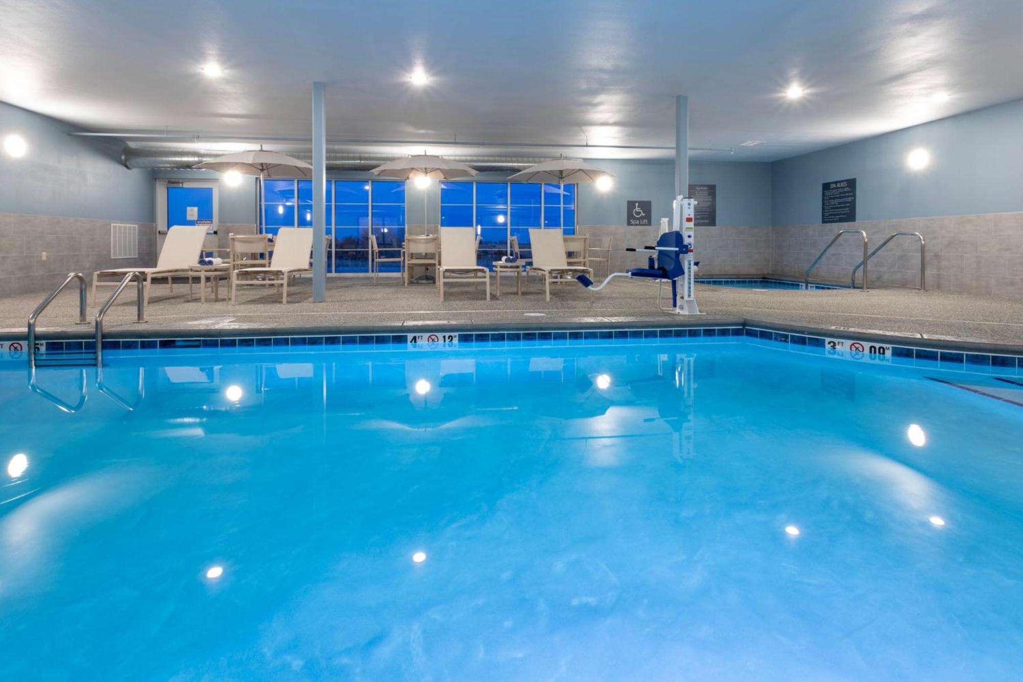 Grandstay Hotel & Suites Algona Bagian luar foto